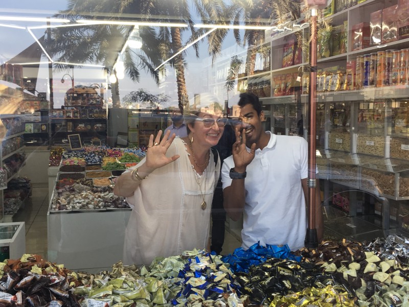 Sharispx Dubai - Buying Chocolates!